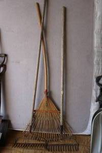 lot 400 image: leaf rake