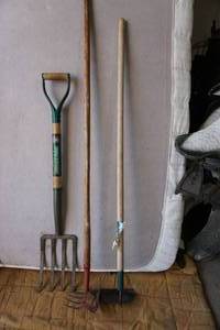lot 404 image: garden tools