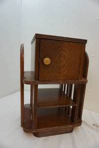 lot 409 image: Vintage magazineend table