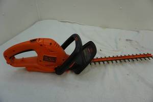 lot 411 image: hedge  trimmer