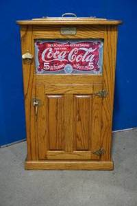 lot 419 image: cabinet