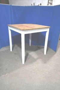 lot 425 image: Table