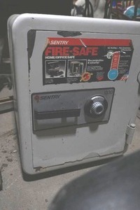 lot 428 image: safe