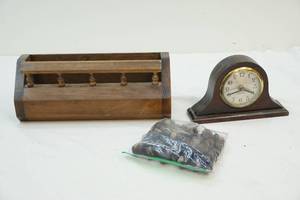 lot 325 image: Wooden dcor