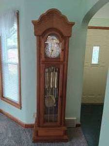 lot 1 image: Grandfather Clock