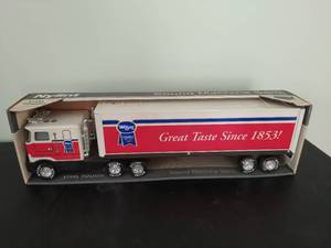 lot 4 image: Wilson Sound Machine Semi