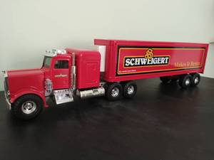 lot 6 image: Schweigert Red Tractor Trailer Semi