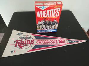 lot 25 image: Minnesota Twins 1987 World Series Champions Memorabilia