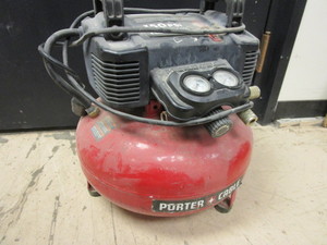 lot 708 image: PORTER-CABLE 6-GALLON AIR COMPRESSOR, 150 PSI