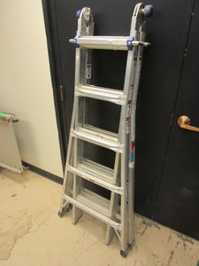 lot 714 image: WERNER 22 ALUMINUM 5-IN-1 MULTI-POSITION PRO LADDER, 300 LB. LOAD CAP., OSHA-APPROVED