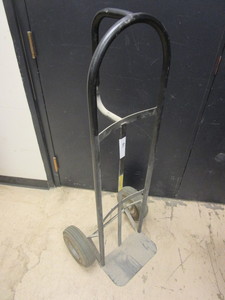 lot 716 image: MILWAUKEE STEEL HAND TRUCK W PNEUMATIC WHEELS