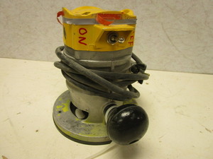 lot 720 image: DEWALT ROUTER