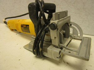 lot 731 image: DEWALT PLATE JOINER