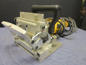 lot 733 image: DEWALT PLATE JOINER