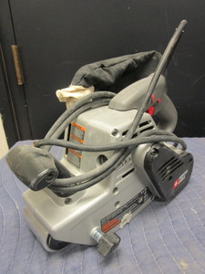 lot 745 image: PORTER-CABLE VARIABLE BELT SANDER W DUST COLLECTION SYSTEM