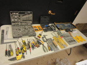 lot 795 image: ASSRTD. HAND TOOLS, DRILL BITS, CHISELS, SCREWDRIVERS, THREAD CUTTER, TROWELS, AIR TOOL, MORE