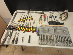 lot 796 image: ASSRTD. HAND TOOLS, DRILL BITS, SCREWDRIVERS, VISE-GRIP CUTTER, ALLEN WRENCHES, B&D IRON, MORE