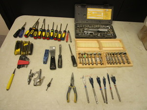 lot 797 image: WOOD-TEK FORSTNER DRILL BITS, SPADE BITS, MUSTANG SOCKET SET, STANLEY SCREWDRIVERS, MORE