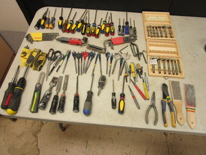 lot 798 image: WOOD-TEK FORSTNER DRILL BITS, STANLEY SCREWDRIVERS, CHISELS, ALLEN WRENCHES, SPADE BITS, MORE