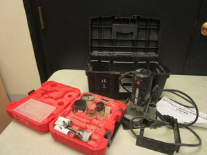 lot 813 image: PORTER-CABLE OFFSET ROUTER, MILWAUKEE HOLE SAW SET