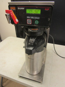 lot 820 image: BUNN AXIOM SERIES COFFEE MAKER W VACUUM POT
