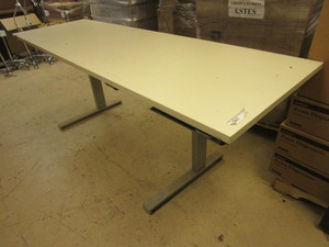 lot 846 image: MOTORIZED SITSTAND DESK