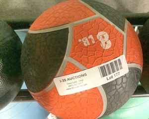 lot 177 image: 8 Lb Medicine Ball