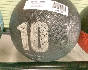 lot 180 image: 10 Lb Medicine Ball