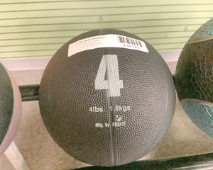 lot 182 image: 4 Lb Medicine Ball