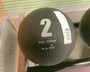 lot 183 image: 2 lb Medicine Ball
