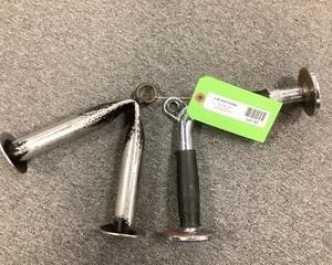 lot 192 image: V Pull Down Bar Attatchments