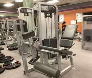 lot 21 image: Leg Extension Machine