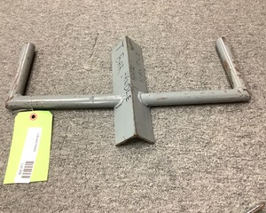 lot 208 image: Metal T Bar Handle