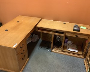 lot 256 image: Oak Corner Desk