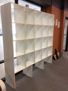 lot 252 image: Large Wooden Cube Shelf