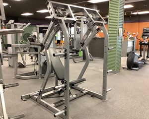 lot 4 image: ISO Lateral Shoulder Press