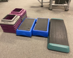 lot 206 image: Aerobic Risers For Step Platform