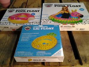 lot 88 image: Petite pineapple Lil float, giant d...