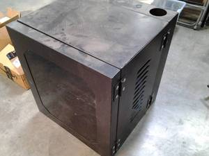lot 16 image: Heavy Duty Metal Electronics Lockin...