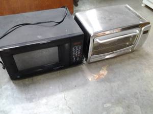 lot 18 image: GE Digital microwave model #3850W3A...