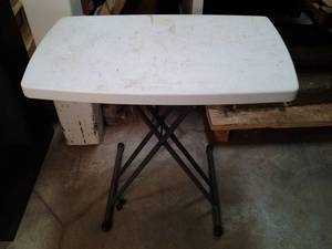 lot 22 image: Smaller Lifetime Folding Plastic an...