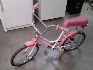 lot 26 image: Vintage Pink Huffy Girls bicycle wi...