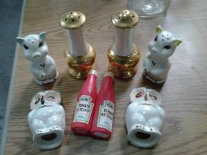 lot 31 image: Variety of Vintage Salt and Pepper ...