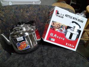 lot 106 image: 4L Stainless Whistling WaterTea Ke...