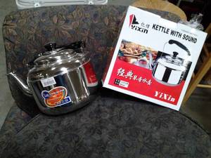 lot 107 image: 4L Stainless Whistling WaterTea Ke...