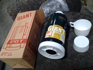 lot 119 image: Giant Pot 1.8L capacity Insulated...
