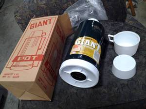 lot 121 image: Giant Pot 1.8L capacity Insulated...