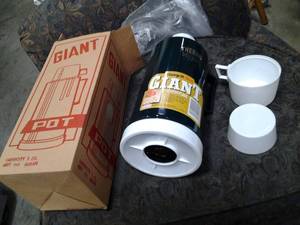 lot 123 image: Giant Pot 1.8L capacity Insulated...