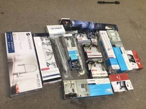 Lot of Delta and Moen shower items (review pictures)