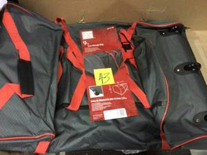 lot 43 image: 9 Ft Storage Bag not used